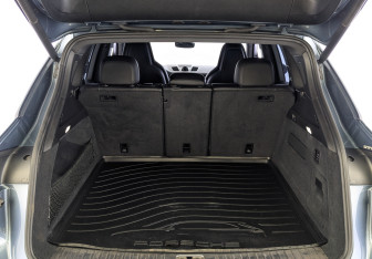 Подержанный автомобиль Porsche Cayenne 2019 года (10 фото)