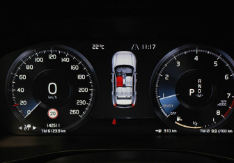 Подержанный автомобиль Volvo XC40 2018 года (17 фото)