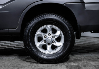 Подержанный автомобиль Hyundai Terracan 2004 года (15 фото)