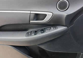 Подержанный автомобиль Hyundai Sonata 2019 года (14 фото)
