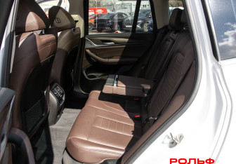 Подержанный автомобиль BMW X3 2020 года (8 фото)