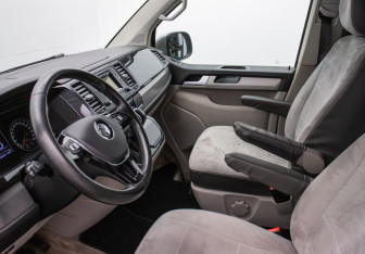 Подержанный автомобиль Volkswagen Multivan 2015 года (8 фото)