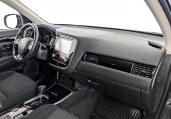 Подержанный автомобиль Mitsubishi Outlander 2021 года (11 фото)
