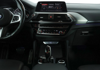 Подержанный автомобиль BMW X4 2021 года (27 фото)