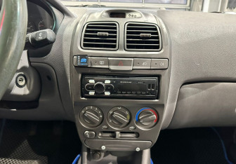 Подержанный автомобиль Hyundai Accent Hatchback 2005 года (12 фото)