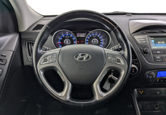 Подержанный автомобиль Hyundai ix35 2015 года (21 фото)