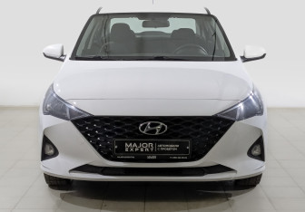 Подержанный автомобиль Hyundai Solaris Sedan 2022 года (2 фото)