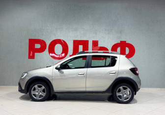 Подержанный автомобиль Renault Sandero 2020 года (7 фото)