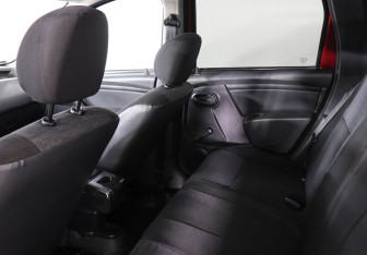 Подержанный автомобиль Renault Duster 2014 года (8 фото)