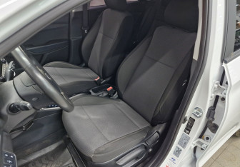 Подержанный автомобиль Hyundai Solaris Sedan 2021 года (12 фото)