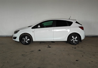 Подержанный автомобиль Opel Astra Hatchback 2013 года (8 фото)