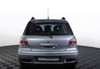 Подержанный автомобиль Mitsubishi Outlander 2007 года (6 фото)