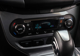 Подержанный автомобиль Ford Focus Hatchback 2013 года (17 фото)