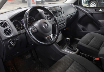 Подержанный автомобиль Volkswagen Tiguan 2012 года (16 фото)