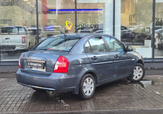 Подержанный автомобиль Hyundai Verna Sedan 2008 года (8 фото)