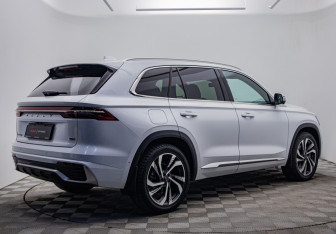 Подержанный автомобиль Geely Monjaro 2024 года (5 фото)