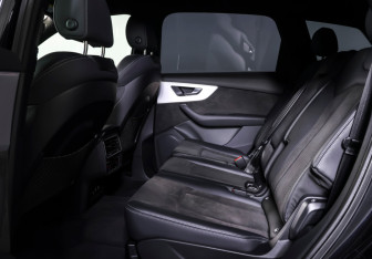 Подержанный автомобиль Audi Q7 2021 года (11 фото)