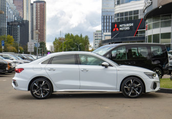 Подержанный автомобиль Audi A3 Sedan 2022 года (3 фото)