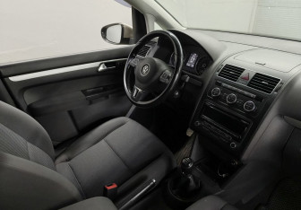 Подержанный автомобиль Volkswagen Touran 2013 года (11 фото)