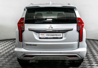 Подержанный автомобиль Mitsubishi Montero Sport 2021 года (6 фото)