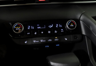 Подержанный автомобиль Hyundai Elantra Sedan 2021 года (15 фото)