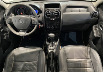 Подержанный автомобиль Renault Duster 2016 года (10 фото)