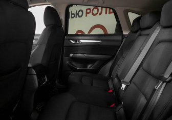 Подержанный автомобиль Mazda CX-5 2020 года (10 фото)