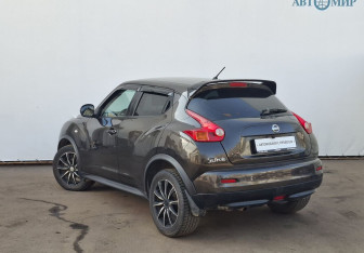 Подержанный автомобиль Nissan Juke 2013 года (7 фото)