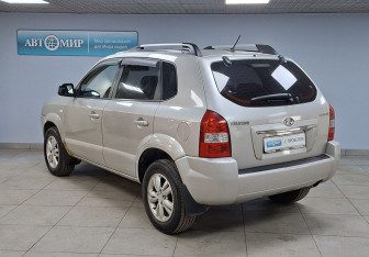 Подержанный автомобиль Hyundai Tucson 2008 года (7 фото)