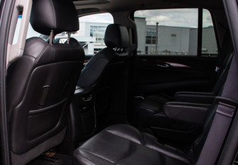 Подержанный автомобиль Cadillac Escalade Suv 2016 года (13 фото)