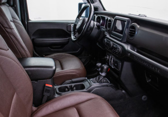 Подержанный автомобиль Jeep Wrangler 2018 года (10 фото)