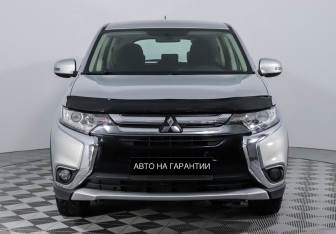 Подержанный автомобиль Mitsubishi Outlander 2015 года (2 фото)