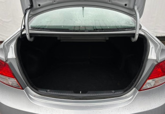 Подержанный автомобиль Hyundai Solaris Sedan 2012 года (15 фото)