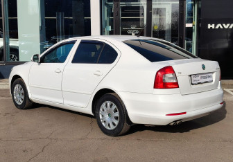 Подержанный автомобиль Skoda Octavia Liftback 2011 года (7 фото)