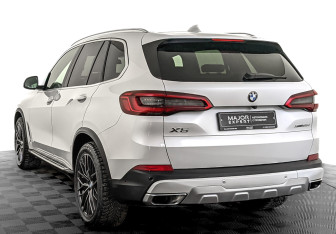 Подержанный автомобиль BMW X5 2018 года (7 фото)