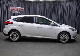 Подержанный автомобиль Ford Focus Hatchback 2017 года (4 фото)