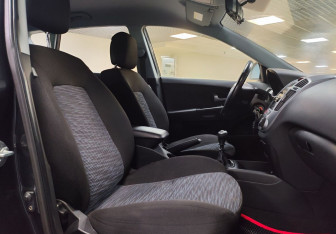 Подержанный автомобиль Kia Ceed Hatchback 2009 года (13 фото)
