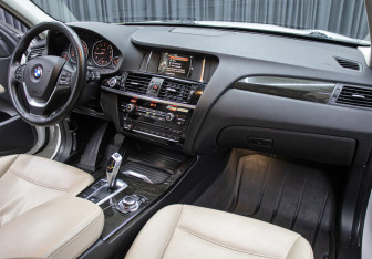 Подержанный автомобиль BMW X3 2016 года (11 фото)
