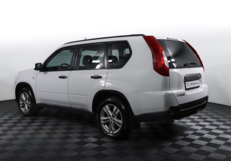 Подержанный автомобиль Nissan X-Trail 2013 года (7 фото)