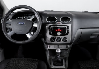 Подержанный автомобиль Ford Focus Hatchback 2010 года (12 фото)