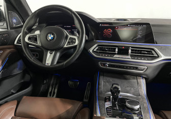 Подержанный автомобиль BMW X7 2020 года (15 фото)