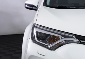 Подержанный автомобиль Toyota RAV4 2016 года (22 фото)