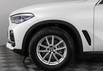 Подержанный автомобиль BMW X5 2019 года (8 фото)