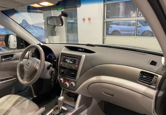 Подержанный автомобиль Subaru Forester Suv 2008 года (10 фото)