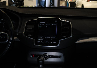 Подержанный автомобиль Volvo XC90 2019 года (23 фото)