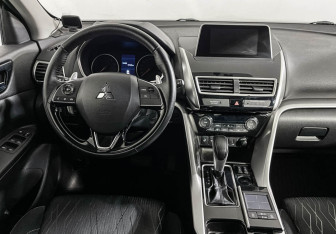 Подержанный автомобиль Mitsubishi Eclipse Cross 2019 года (12 фото)