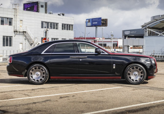 Подержанный автомобиль Rolls-Royce Ghost 2010 года (9 фото)