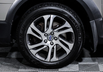 Подержанный автомобиль Volvo XC70 2012 года (15 фото)