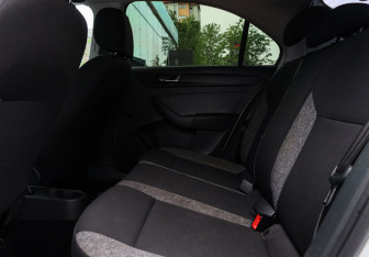 Подержанный автомобиль Skoda Rapid Liftback 2020 года (8 фото)