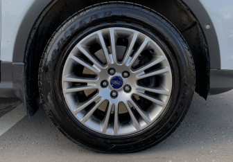 Подержанный автомобиль Ford Kuga 2014 года (10 фото)